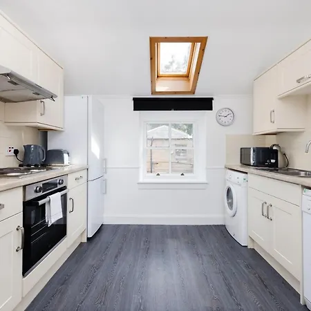 Joivy Beautiful Mews Near Princes Street Apartment