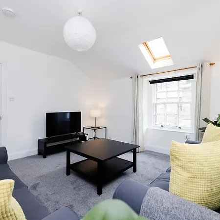 Joivy Beautiful Mews Near Princes Street *