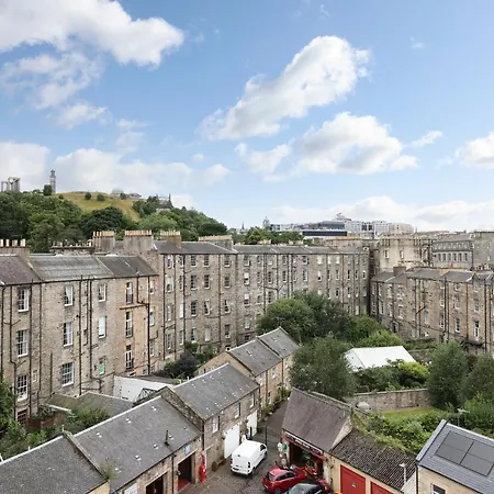 Joivy Spacious 2 Bed,2 Bath Flat, Free Parking And Rooftop Terrace Lejlighed *