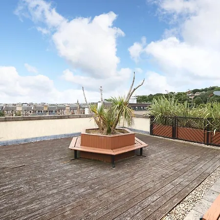 Joivy Spacious 2 Bed,2 Bath Flat, Free Parking And Rooftop Terrace Lejlighed Edinburgh