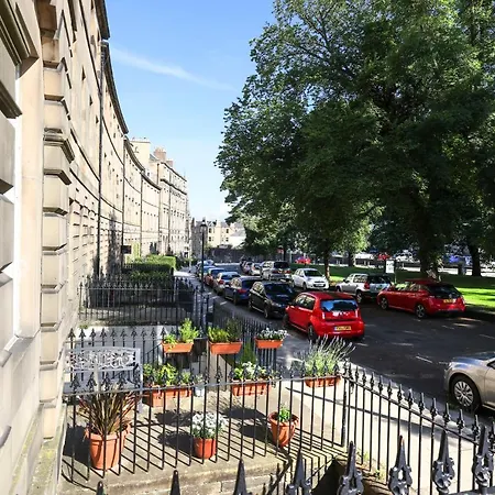 Joivy Fantastic New Town Flat With Shared Garden * Edinburgh