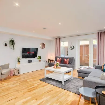 Stunning Townhouse // Sleeps 8 度假居 爱丁堡