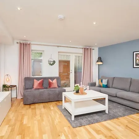 Stunning Townhouse // Sleeps 8 * 爱丁堡