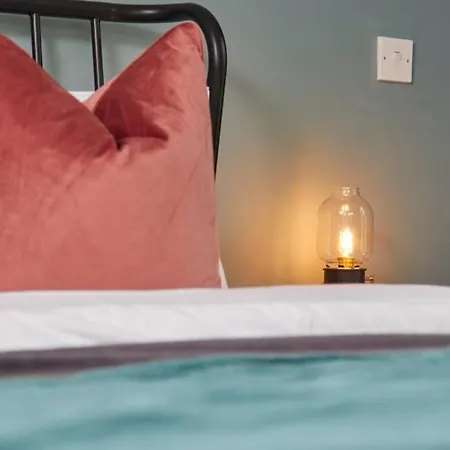 Stunning Townhouse // Sleeps 8 爱丁堡
