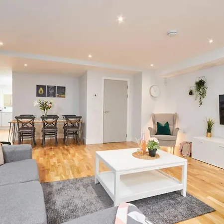 Stunning Townhouse // Sleeps 8 爱丁堡