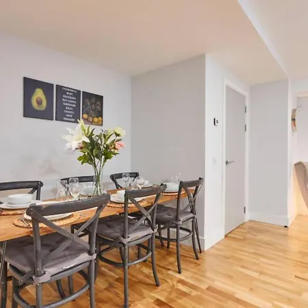 Stunning Townhouse // Sleeps 8 爱丁堡