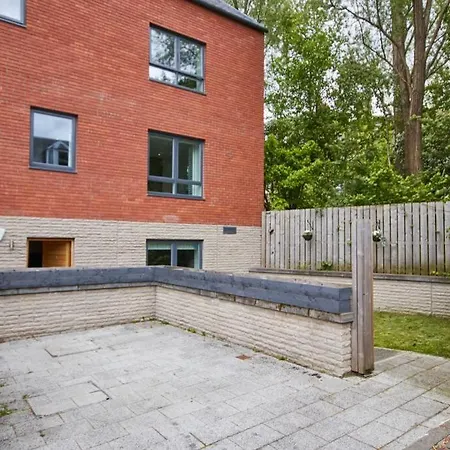 Stunning Townhouse // Sleeps 8