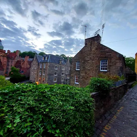 Couette-café Edinburgh's Dean Village River View Retreat