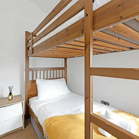 Old Town Spacious 5br-2ba, Near Royal Mile By Bonjour Residences דירה אדינבורו