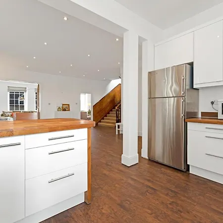 Old Town Spacious 5br-2ba, Near Royal Mile By Bonjour Residences דירה *