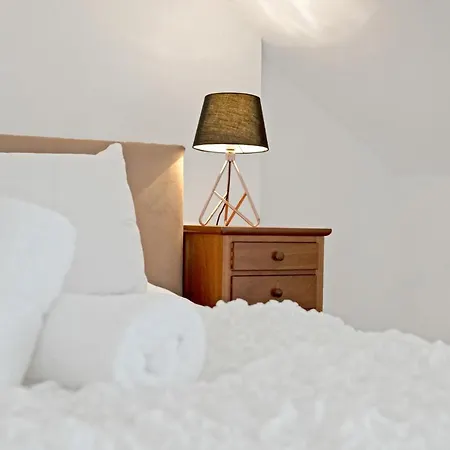 Old Town Spacious 5br-2ba, Near Royal Mile By Bonjour Residences דירה אדינבורו