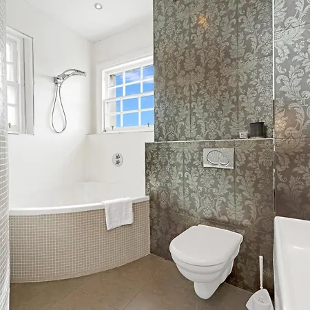 Old Town Spacious 5br-2ba, Near Royal Mile By Bonjour Residences * אדינבורו