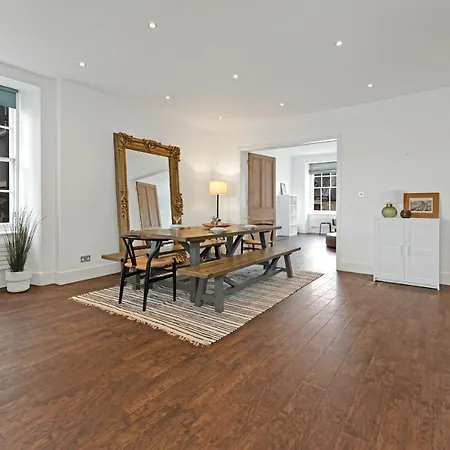 Old Town Spacious 5br-2ba, Near Royal Mile By Bonjour Residences דירה אדינבורו
