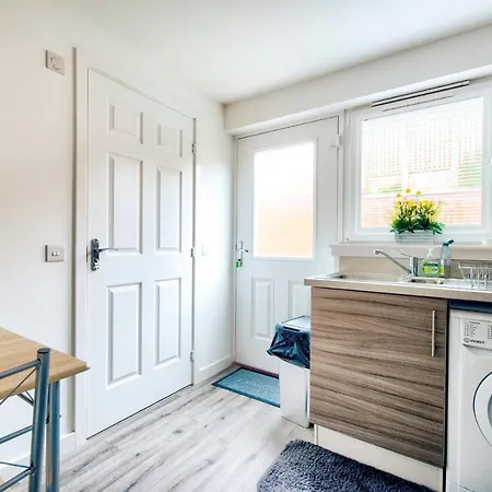Guestready - Serene 2br W Yard & Parking - Sleeps Up To 6 * Edimburgo