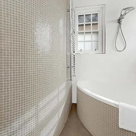 דירה Old Town Spacious 5br-2ba, Near Royal Mile By Bonjour Residences אדינבורו
