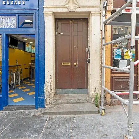 Old Town Spacious 5br-2ba, Near Royal Mile By Bonjour Residences דירה אדינבורו