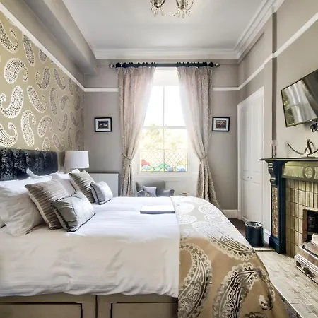 The Hedges 5* Edinburgh