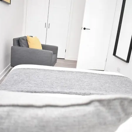 Apartment Modern & Bright 1 Bed For 4 Close To Centre!