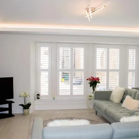 Ferienhaus Bright 1 Bedroom Centre With Historic Twist