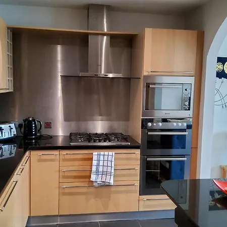 2 Bed Aprtmt- Waterfront, 5 Beds, Parking Apartmán *
