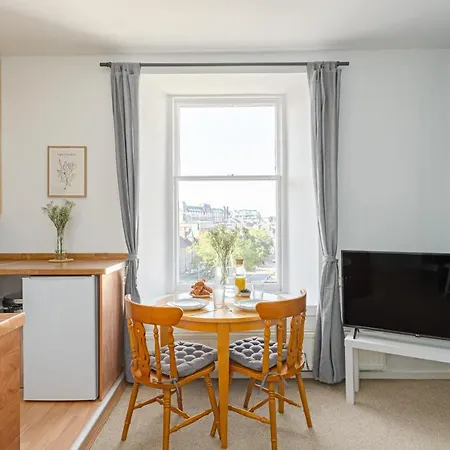Апартаменты The West Bow View *