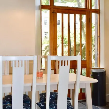 Fringe Base With Garden Near The Meadows Lejlighed *