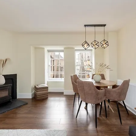 Guestready - Elegant 2br Period Flat In Oldtown