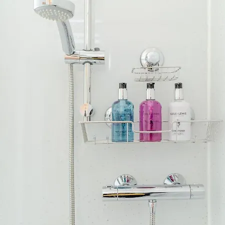 Beautiful Center 1 Bed With Park View *