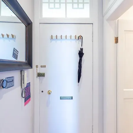 Beautiful Center 1 Bed With Park View