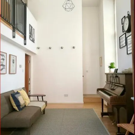 Appartement Mezzanine In Historic School