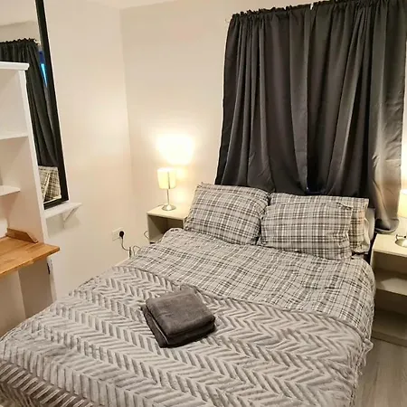 Lovely 3 Bedroom Apartment - Free Parking Appartement