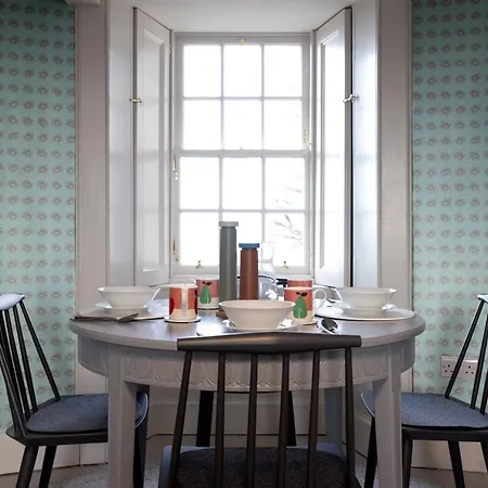 Joivy Observatory House & *