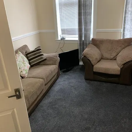 Edinburgh West Entire 3 Bedroom With Own Entrance 3 Car Parking Apartment