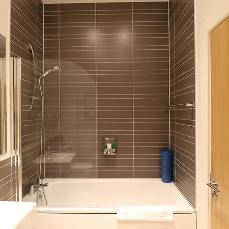 Modern 2bed 2bath Flat Near Princes Street Apartment Edinburgh