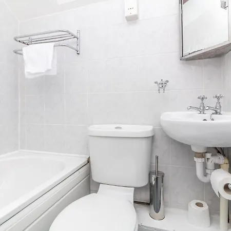 Pass The Keys 2 Beds Flat With Private Entrance In Centre - Sleeps 4