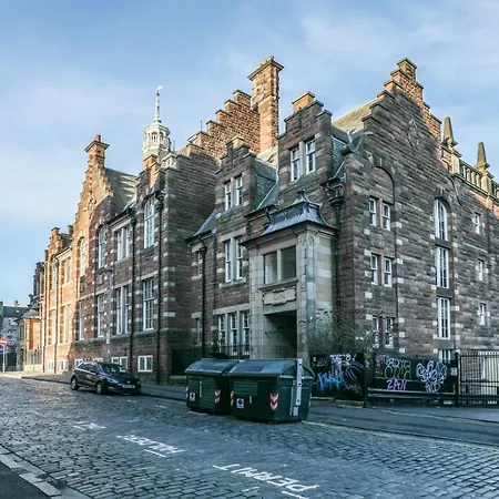 Winter Break In Old Town Near Castle Edinburgh