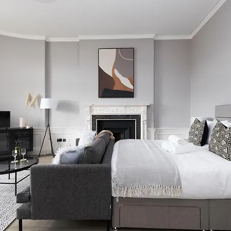 Joivy Modern In New Town, On Historic George Street