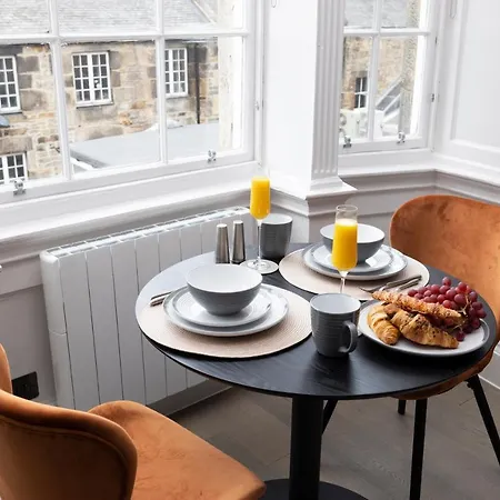 Joivy Modern In New Town, On Historic George Street