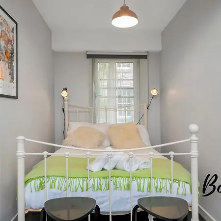 شقة Royal Mile 5Br-2Ba - Free Parking & Private Entrance By Bonjour Residences Edinburgh