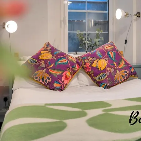 شقة Royal Mile 5Br-2Ba - Free Parking & Private Entrance By Bonjour Residences Edinburgh