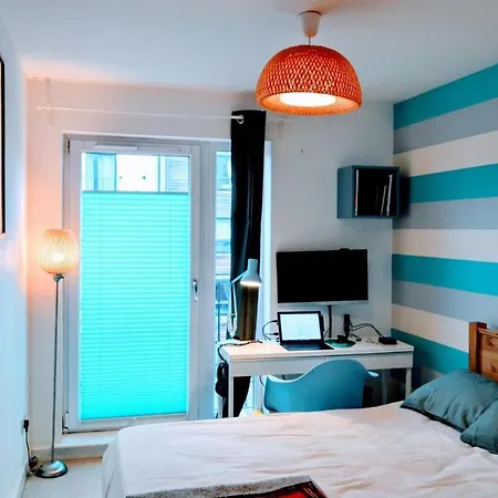 Quirky And Modern Near The Shore *