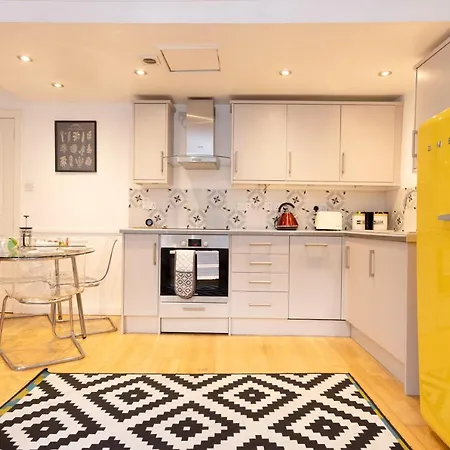 Joivy Charming With Patio Nearby The Castle *