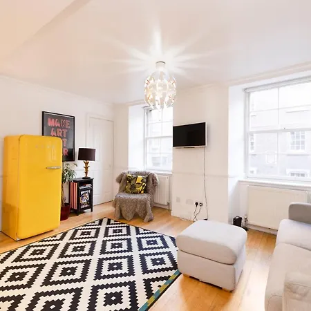 Joivy Charming With Patio Nearby The Castle Apartament *