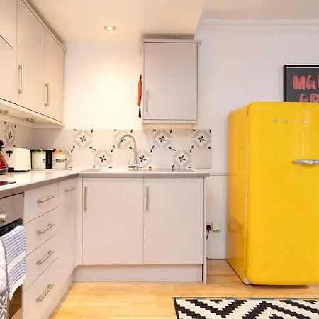 Apartament Joivy Charming With Patio Nearby The Castle