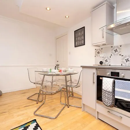 Apartament Joivy Charming With Patio Nearby The Castle
