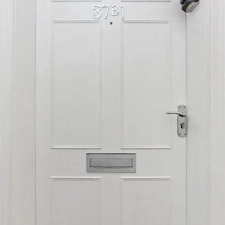 Ultra Modern, West End Village, Refurbished Basement Appt Apartment Edinburgh