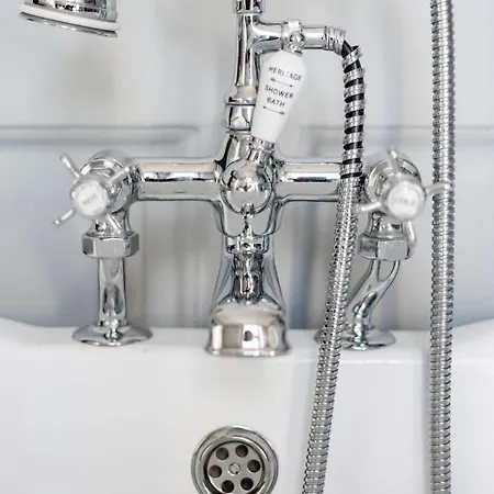 Drylaw House, Grade A Listed Mansion Near Centre Casa de Férias