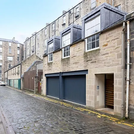 Joivy Contemporary And Vibrant 1br Flat Near Princes Street Apartment Edinburgh
