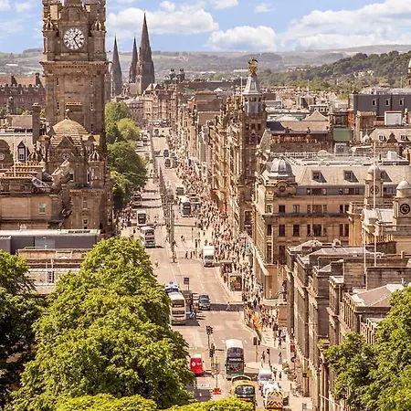 Newly Reno'd 2 Bed With Free Parking Apartment *