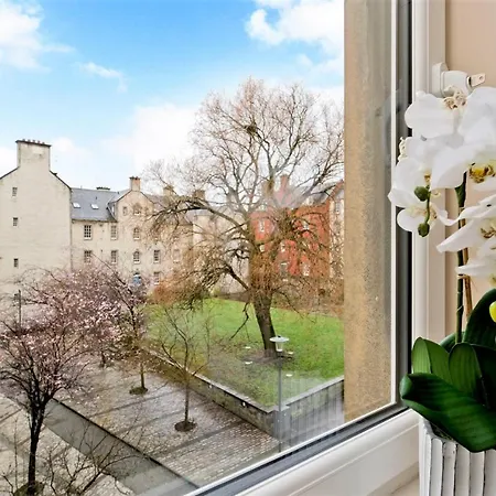 Charming Old Town 2 Bed Apt, 2mins From Royal Mile Apartament